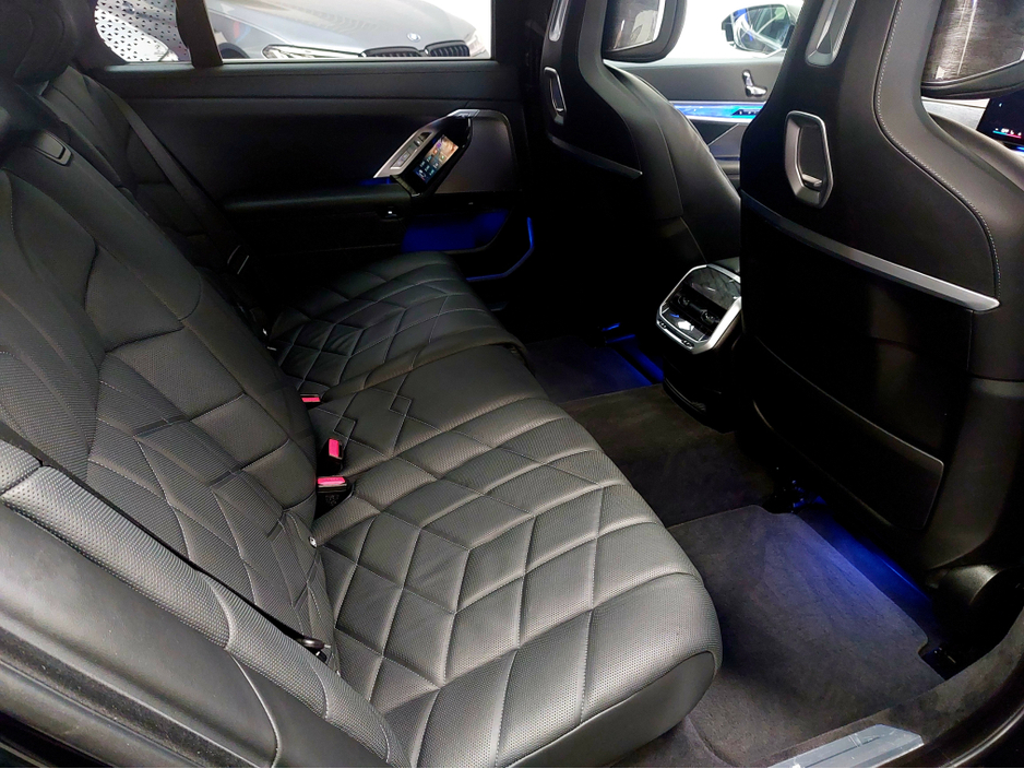 2023 BMW i7 - image 8