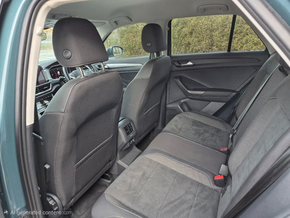 2023 Volkswagen T-Roc - image 19