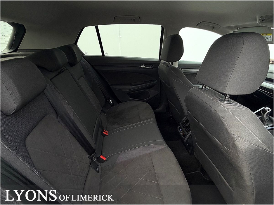 2023 Volkswagen Golf - image 5