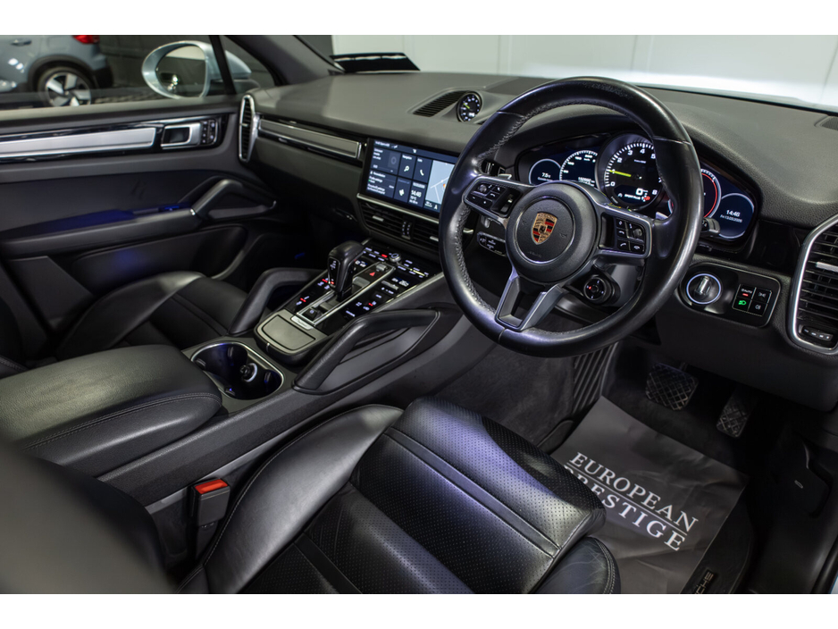 2020 Porsche Cayenne - image 8