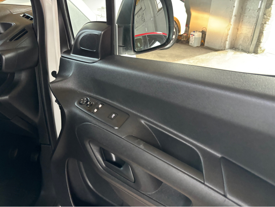 2022 Toyota Proace City - image 16