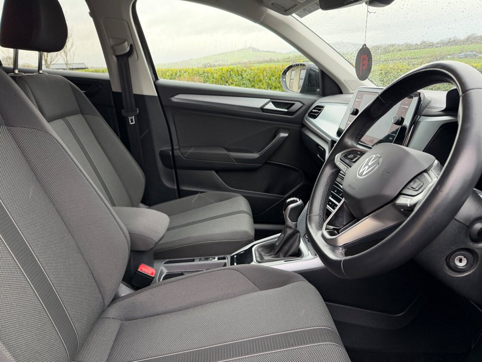 2023 Volkswagen T-Roc - image 12