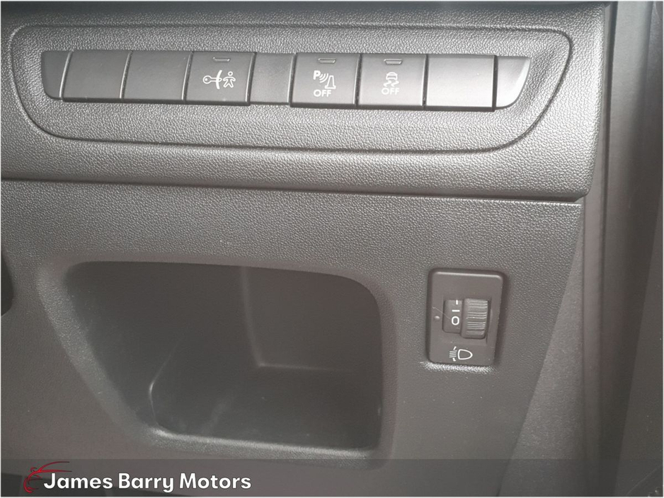 2016 Peugeot 208 - image 24