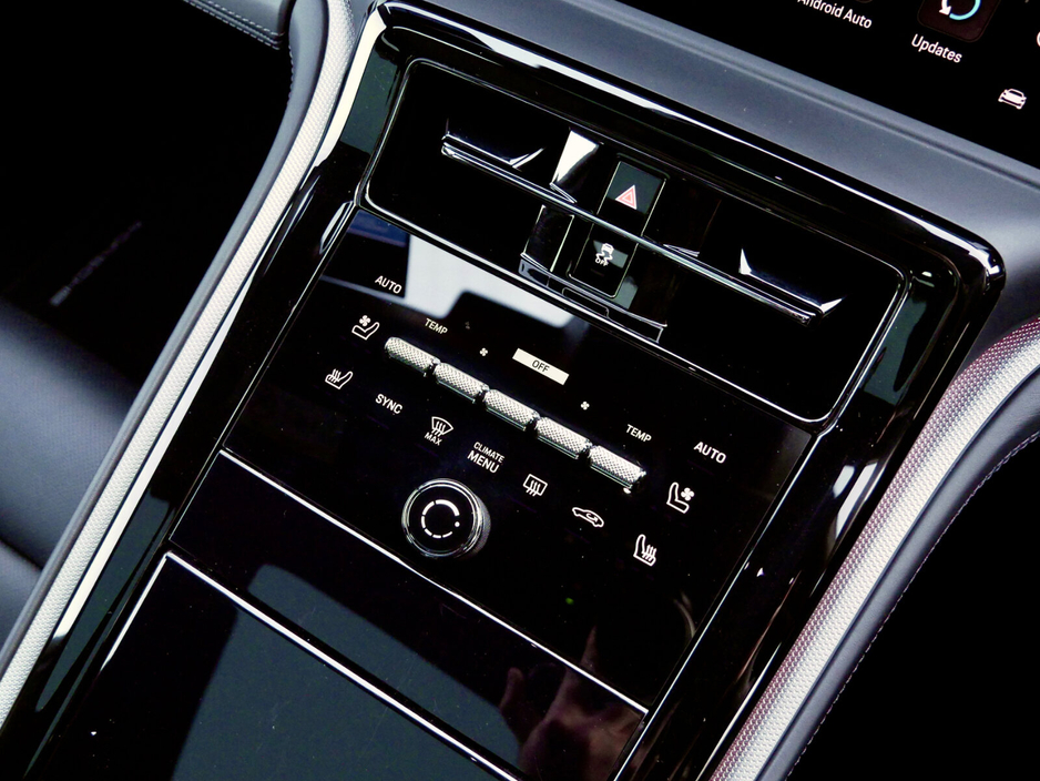 2024 Porsche Panamera - image 24