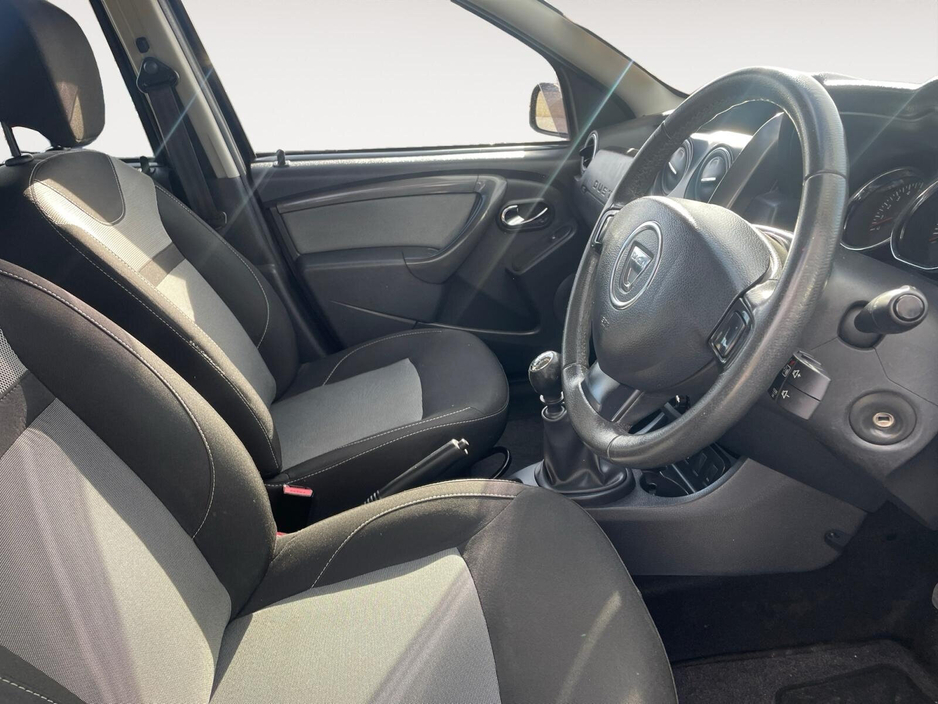 2016 Dacia Duster - image 9