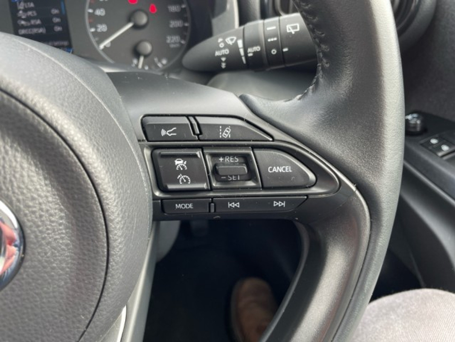 2020 Toyota Yaris - image 12