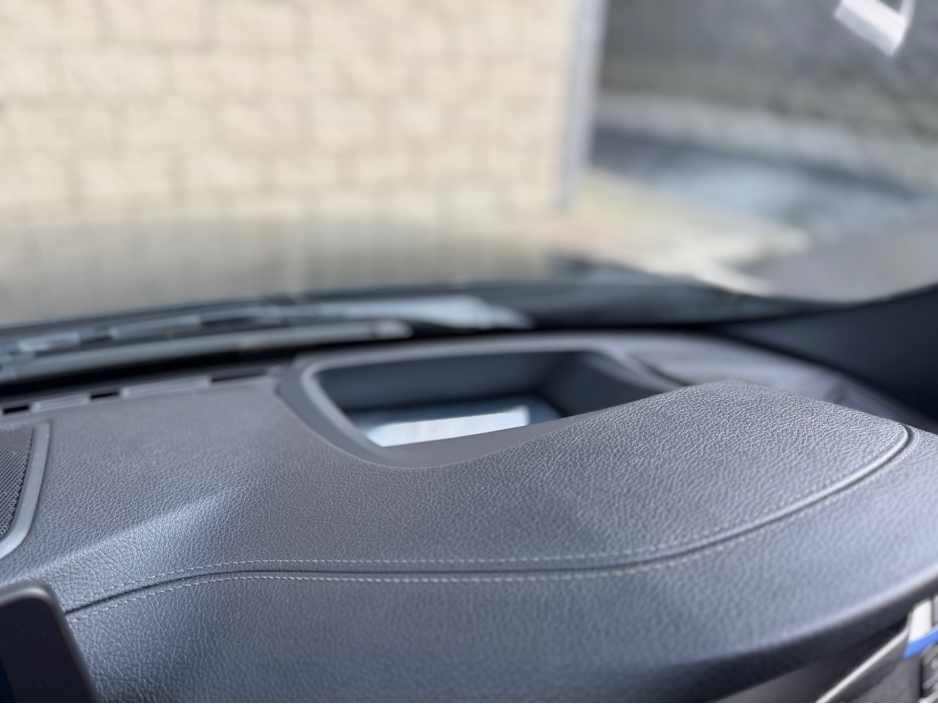 2017 BMW 3 Series - image 31