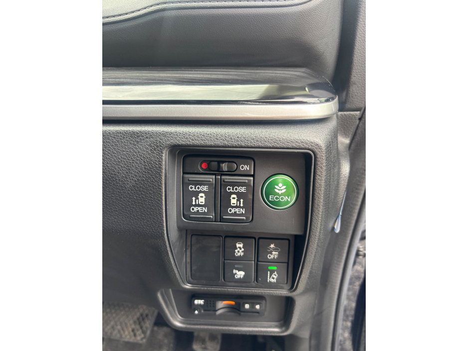 2016 Honda Odyssey - image 9