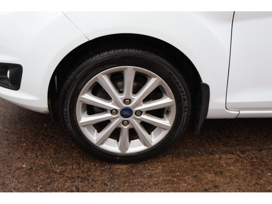 2017 Ford Fiesta - image 32