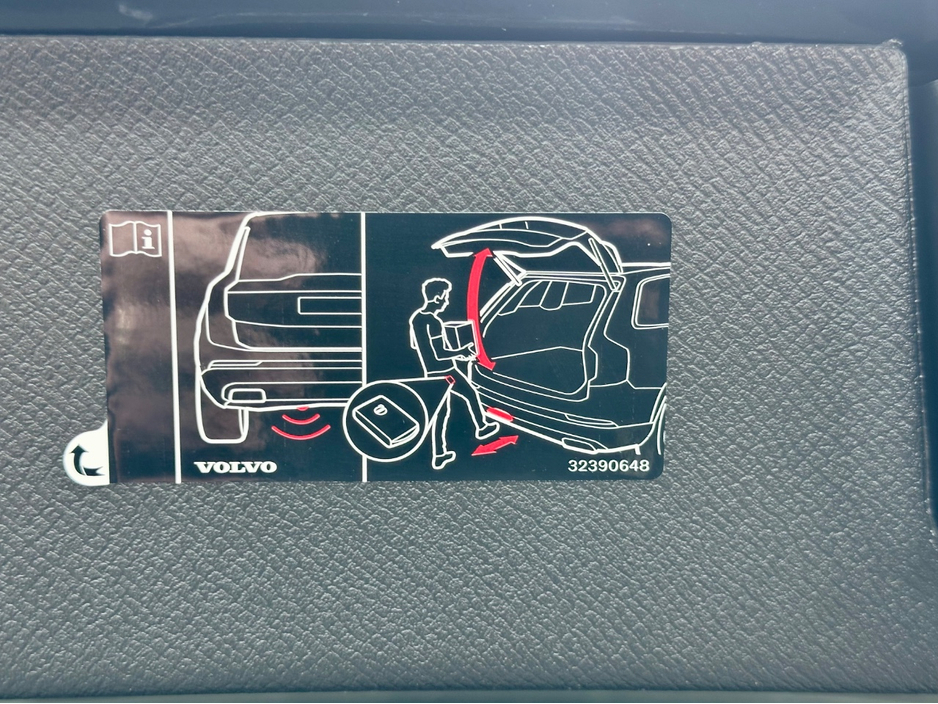 2025 Volvo XC90 - image 7