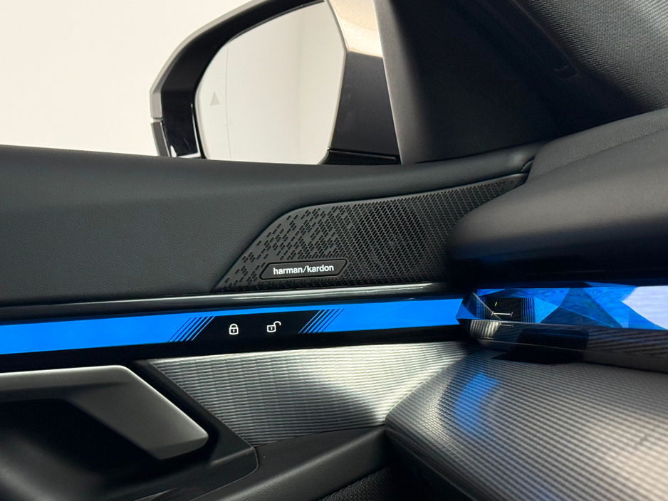 2025 BMW 5 Series - image 18