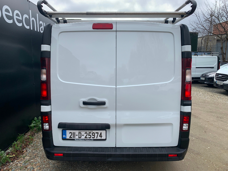 2021 Renault Trafic - image 4