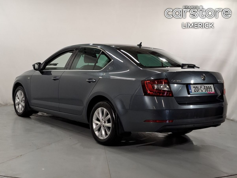 2020 Skoda Octavia - image 5