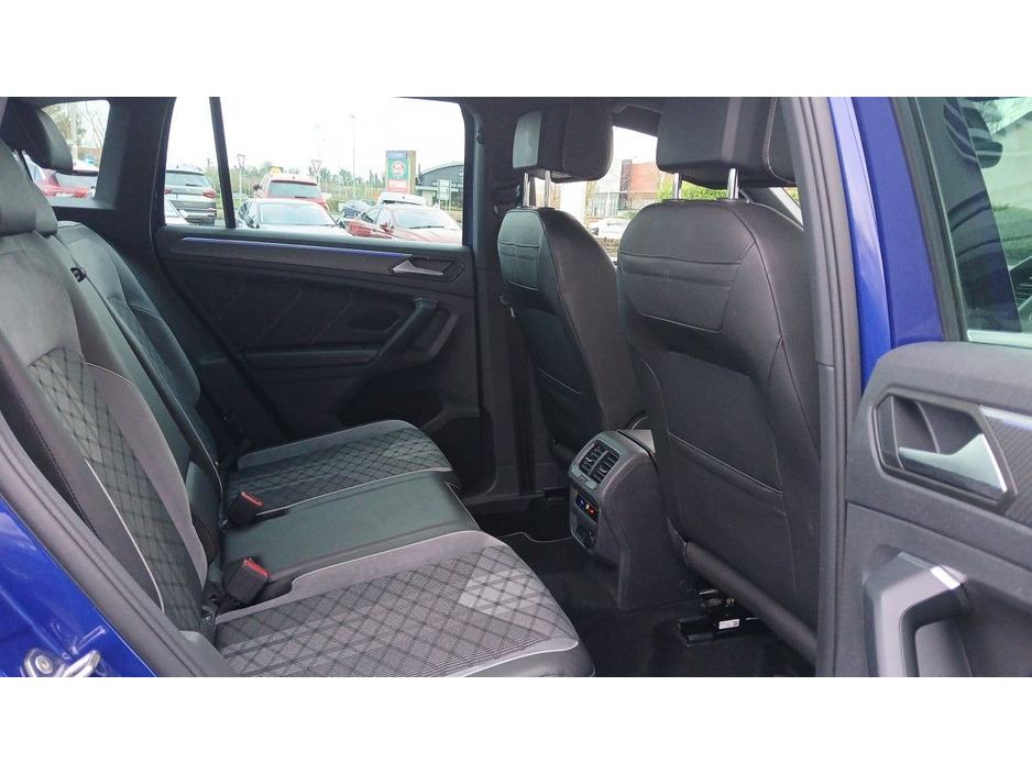 2023 Volkswagen Tiguan - image 9