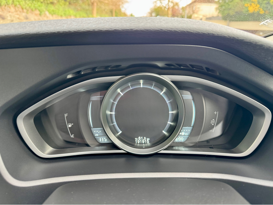 2015 Volvo V40 - image 24