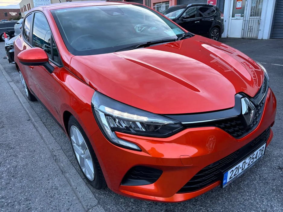 2022 Renault Clio Dynamique SCe 65 €14,000