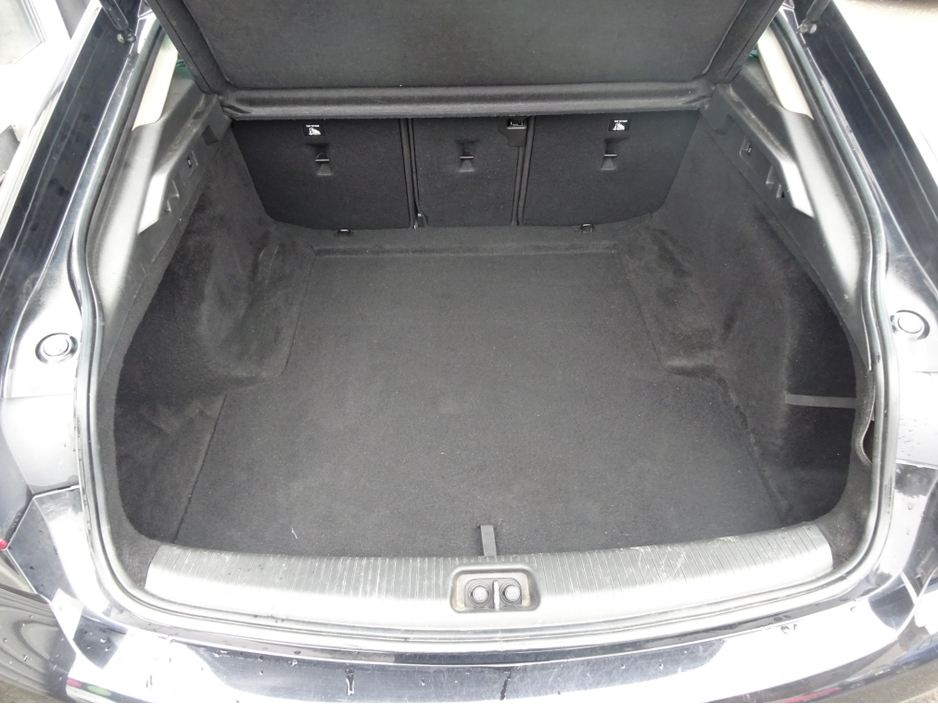 2021 Opel Insignia - image 9