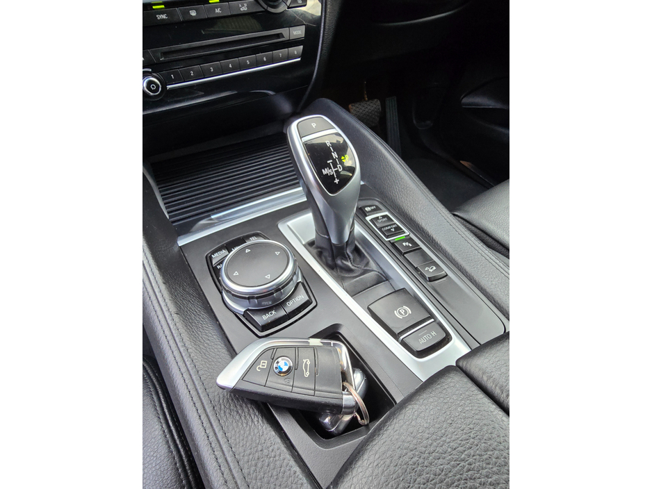 2016 BMW X6 - image 21