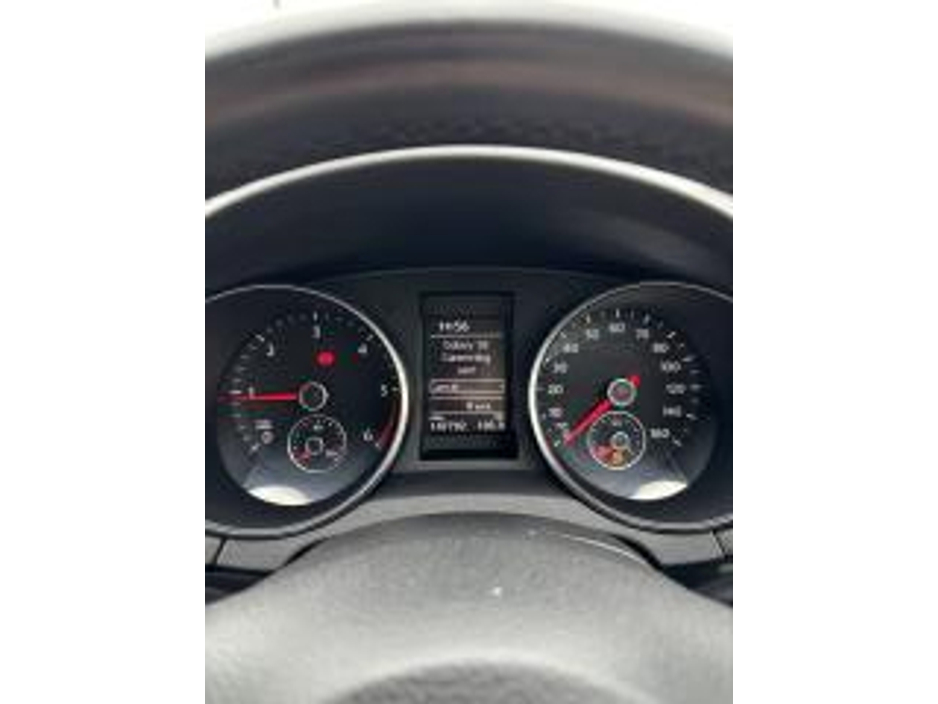 2012 Volkswagen Golf - image 5