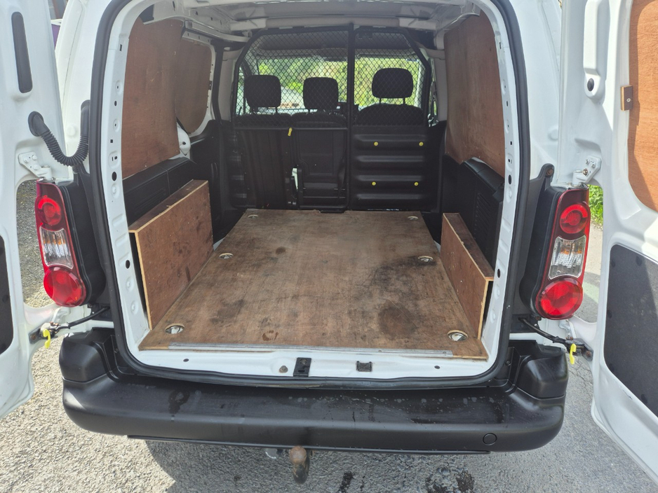 2017 Peugeot Partner - image 9