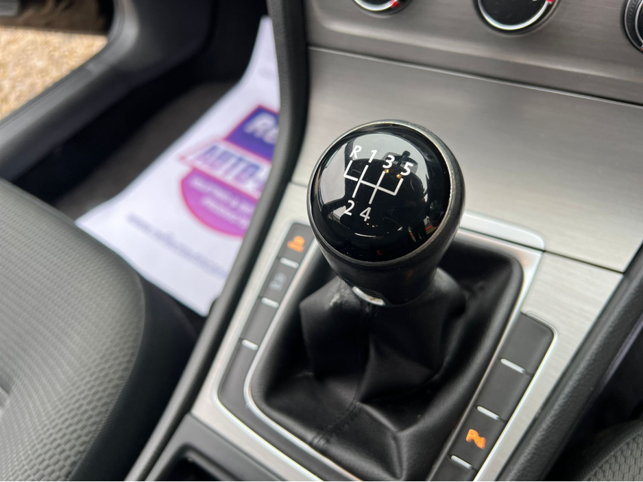 2016 Volkswagen Golf ==STUNNING CAR-1.6TDI//HEATED SEATS//FRESH NCT//SERVICED== €10,450