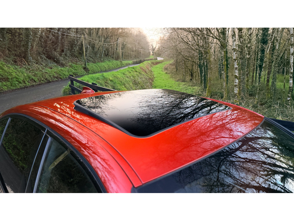 2022 BMW 3 Series - image 3