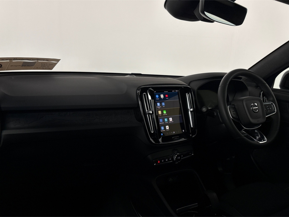 2024 Volvo C40 - image 32