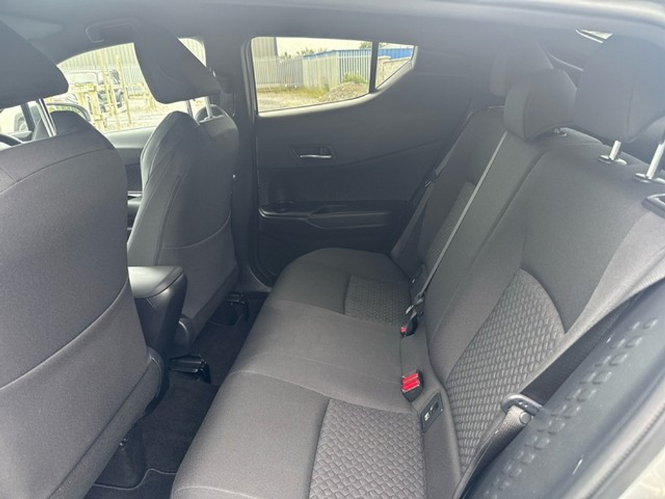 2023 Toyota C-HR - image 7