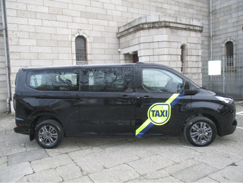2026 Ford Tourneo Custom TITANIUM 2.5 PHEV 9 SEATER