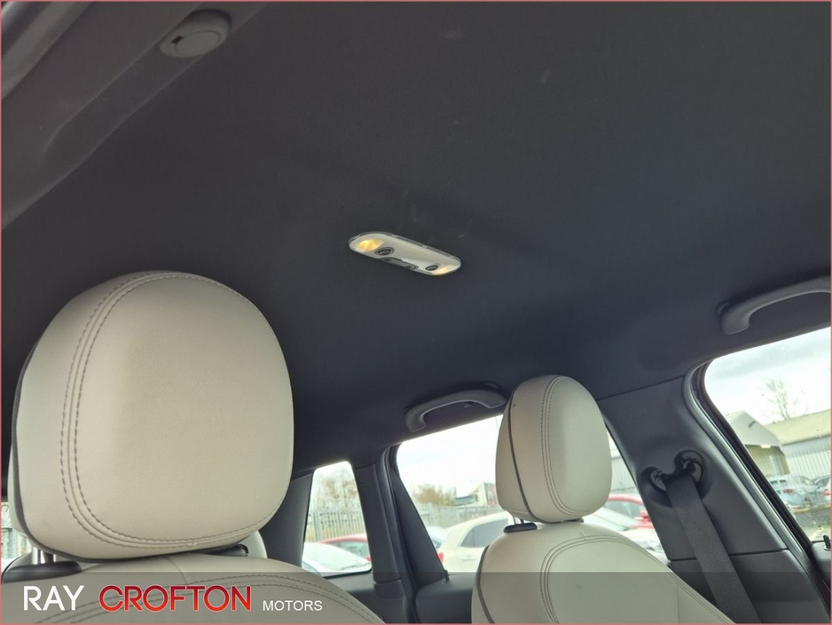 2022 MINI Hatch Cooper Exclusive €26,500