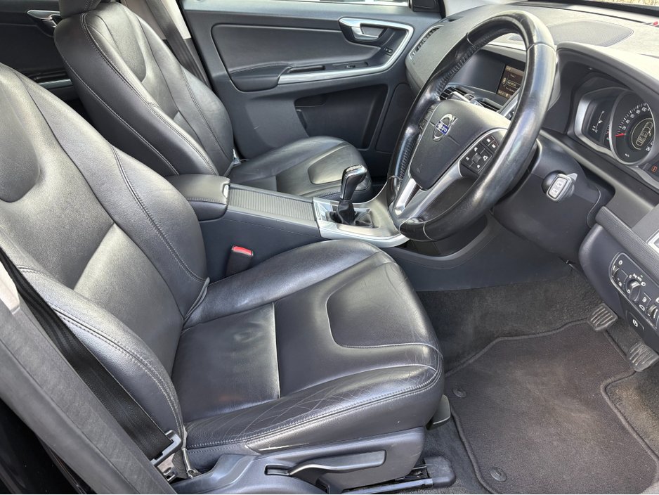 2015 Volvo XC60 - image 5