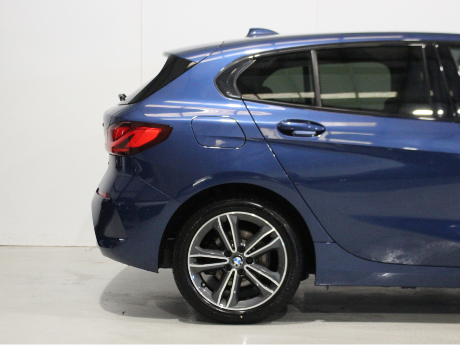 2021 BMW 1 Series - image 11