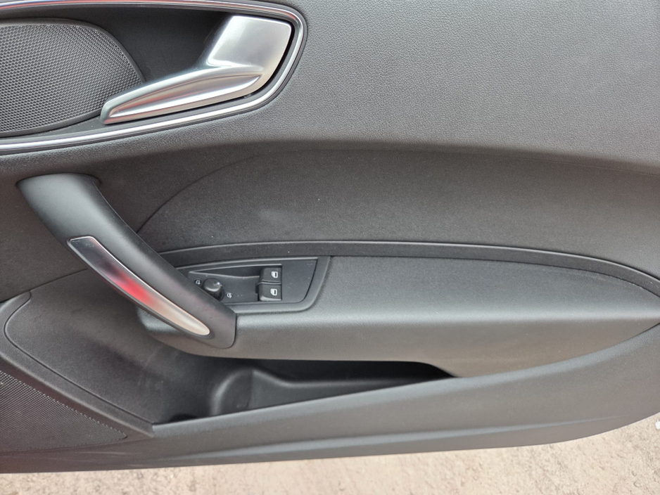 2013 Audi A1 - image 13