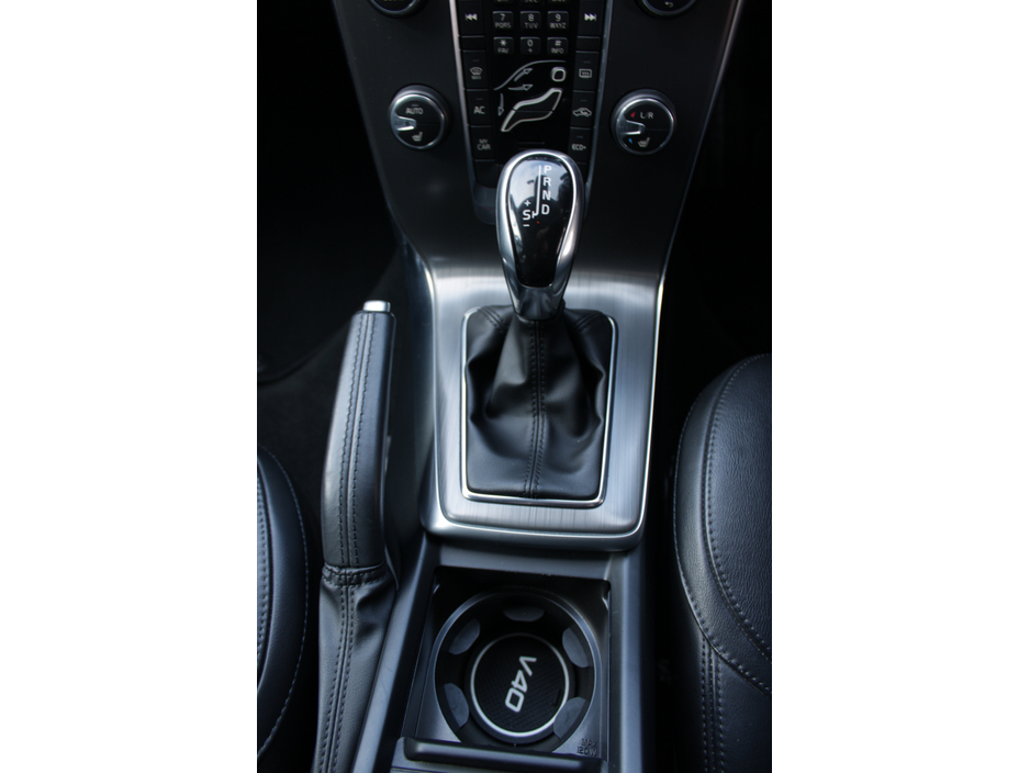 2016 Volvo V40 2.0D4 DYNAMIQUE EDITION 5DR HATCHBACK AUTOMATIC // 1 OWNER CAR WITH ONLY 56,000 KMS IN AS NEW CONDITION // BUY WITH CONFIDENCE AA AND SIMI APPROVED DEALER 2026 // FINANCE ARRANGED // TRADE INS WELCOME €15,950