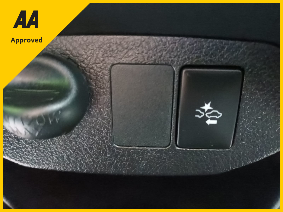 2017 Toyota Yaris 1.5 PETROL HYBRID ONLY 22,776kms COMPREHENSIVE SERVICE HISTORY (9 STAMPS) FACTORY IMMOBILISER PUSH BUTTON START MUTLIFUNCTION STEERING WHEEL AUTO HEADLIGHTS REVERSE CAMERA ANDROID AUTO & APPLE CARPLAY €14,950