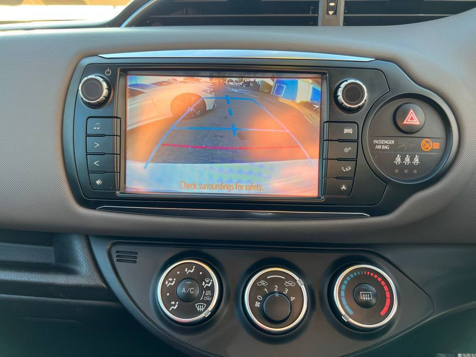 2015 Toyota Yaris - image 7