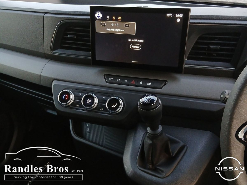 2025 Nissan Interstar - image 16