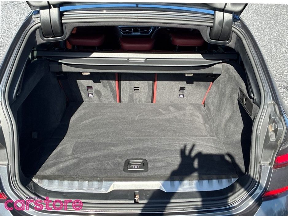 2021 BMW 3 Series - image 16