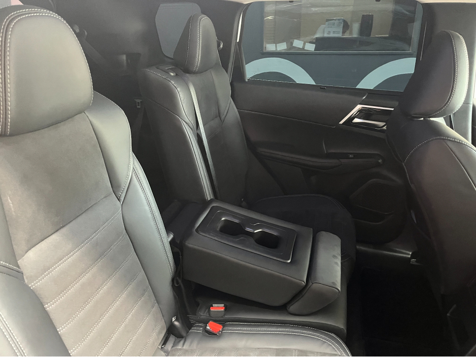 2023 Mitsubishi Outlander - image 16