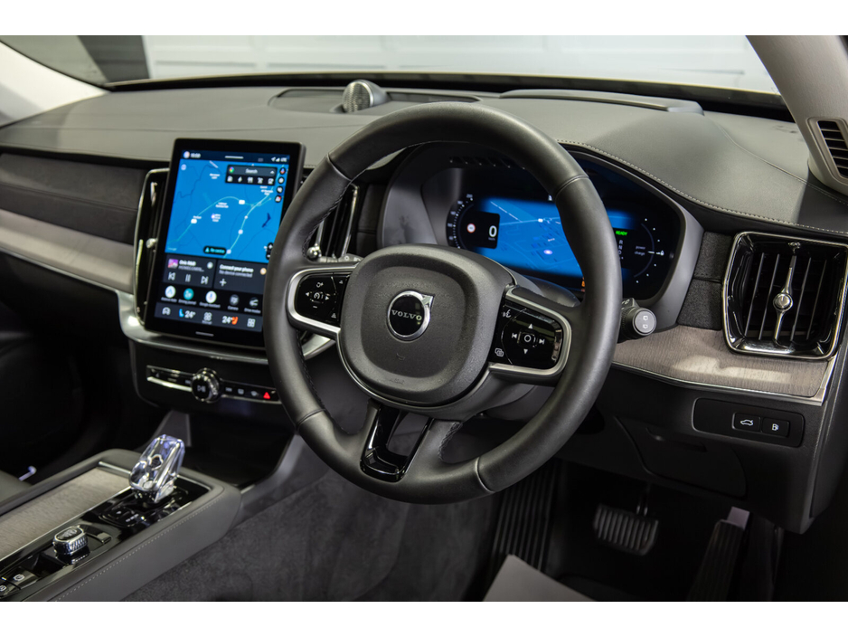 2025 Volvo XC90 - image 9