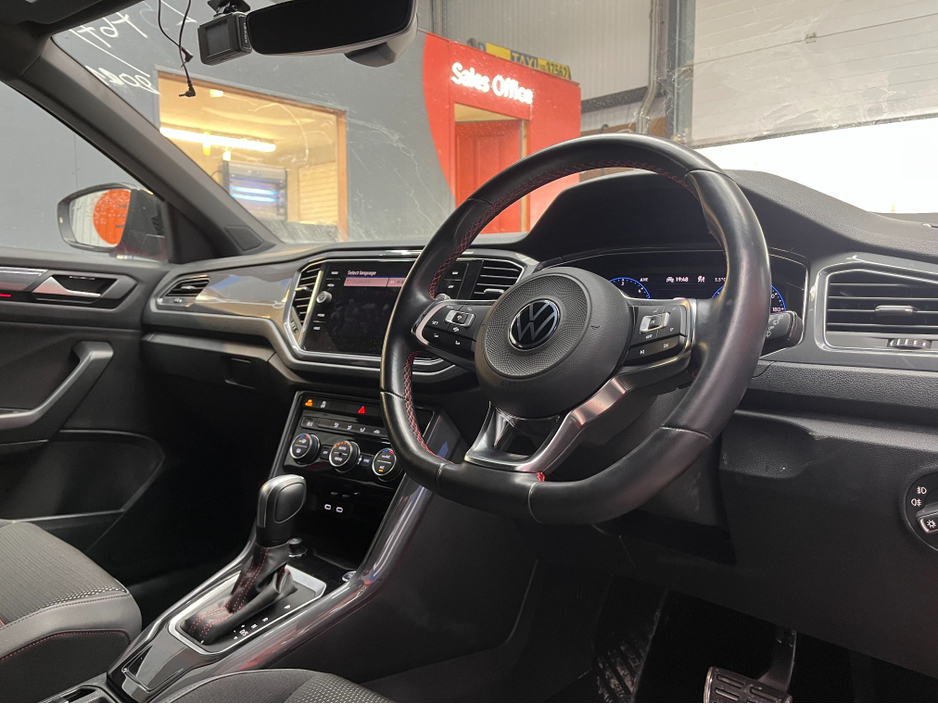 2021 Volkswagen T-Roc - image 10