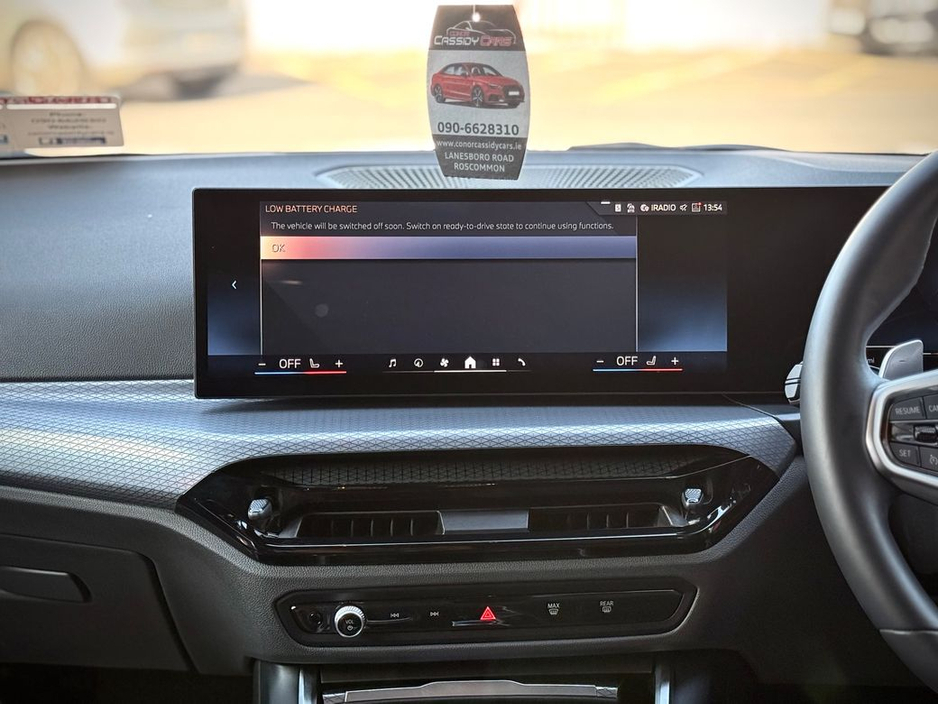 2025 BMW 3 Series - image 11