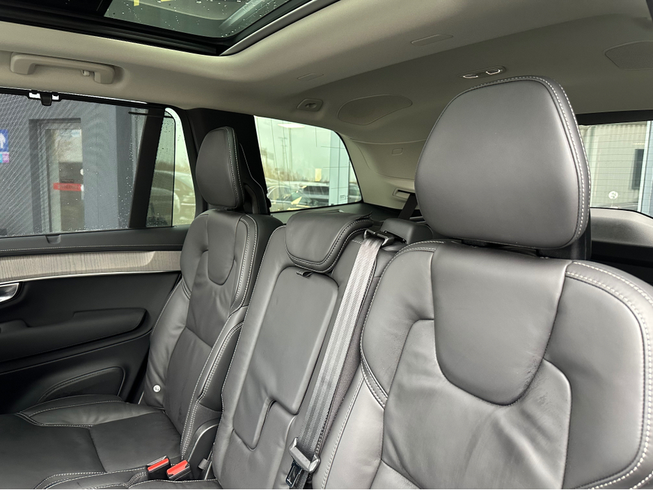 2025 Volvo XC90 - image 10