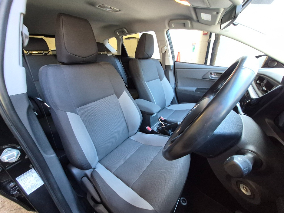 2018 Toyota Auris - image 13