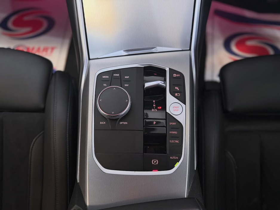 2022 BMW 3 Series - image 13