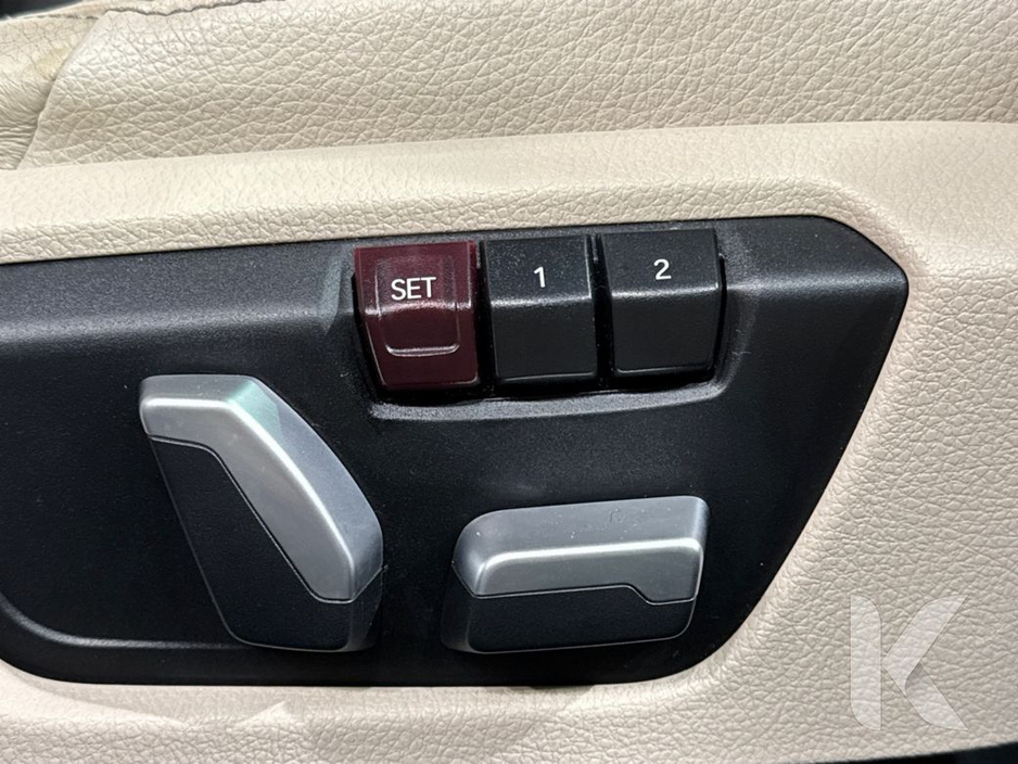 2016 BMW 3 Series - image 18