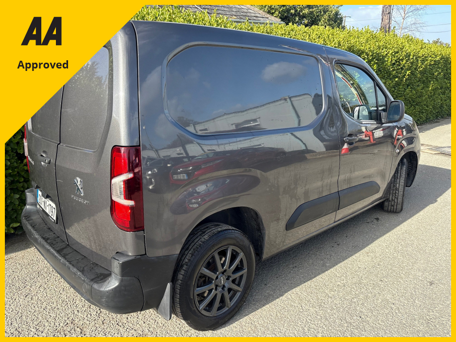 2020 Peugeot Partner - image 13