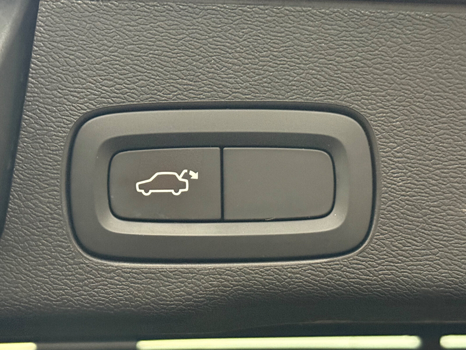 2021 Volvo XC60 - image 13