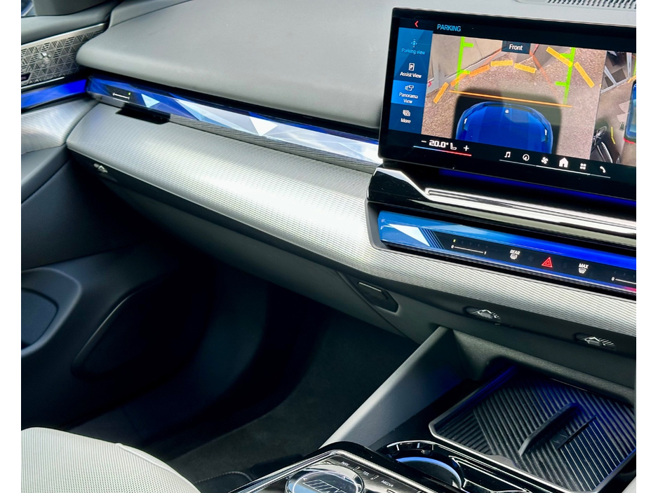 2025 BMW M5 - image 21