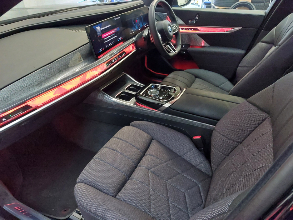 2024 BMW i7 - image 19